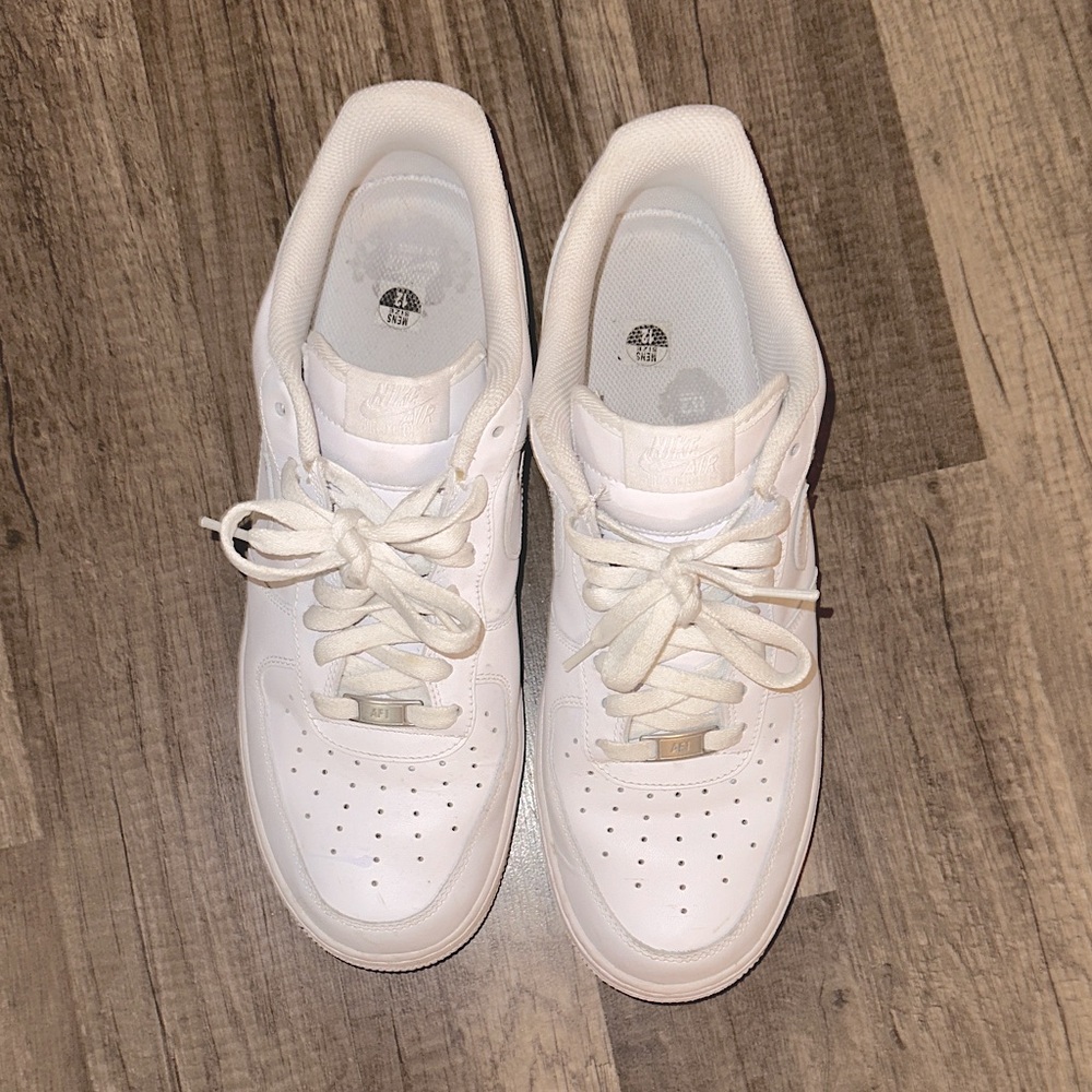 Nike AF1 White Low Classic Sneakers | 12M = 13.5W | Preowned Leather Air Forces - Picture 9 of 15